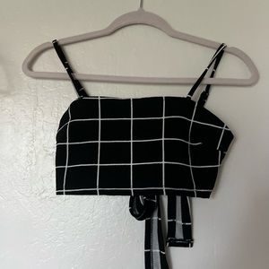 Checkered Cropped Tank Top with a Bow
